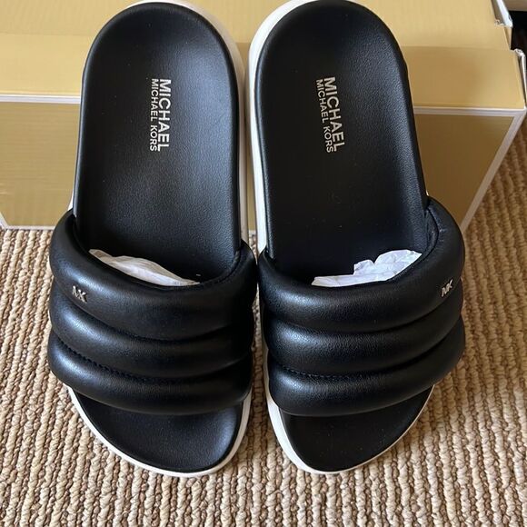 MICHAEL KORS quilted slides sandals 6  - Picture 2 of 9